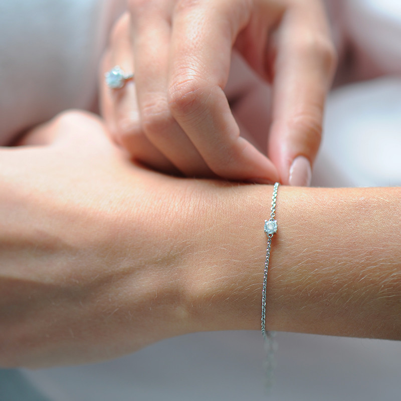 Bracelet fin pour femme en argent avec brillants oxydes de zirconium