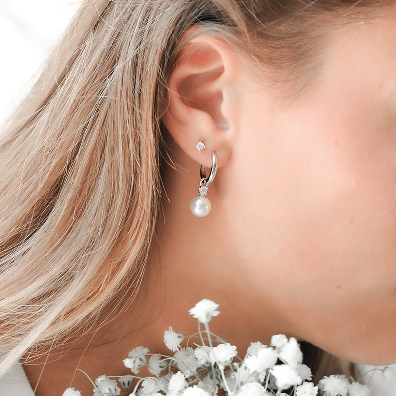 Boucles d'oreilles perles blanches pendantes sur chaînes • Argent 925